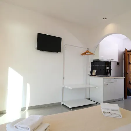 Hill Apartment