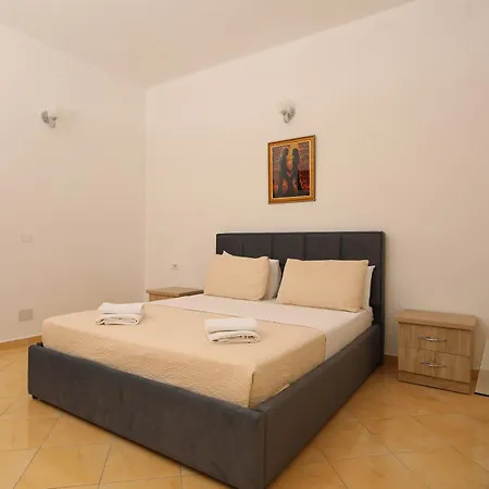 Hill Apartment *
